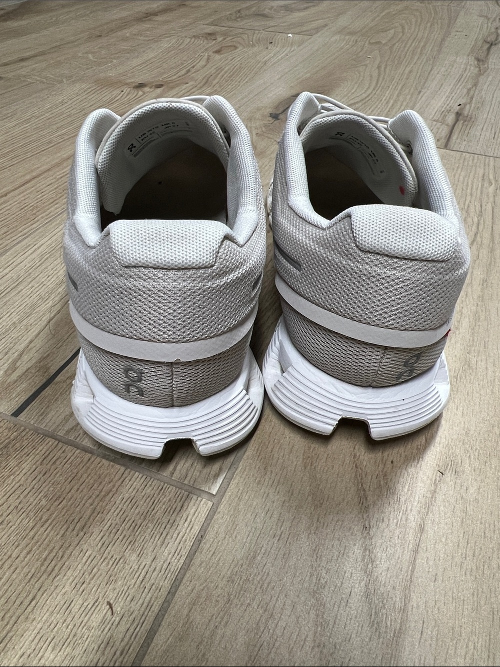 On Running Cloud Sneakers in off white - Picture 2 of 6